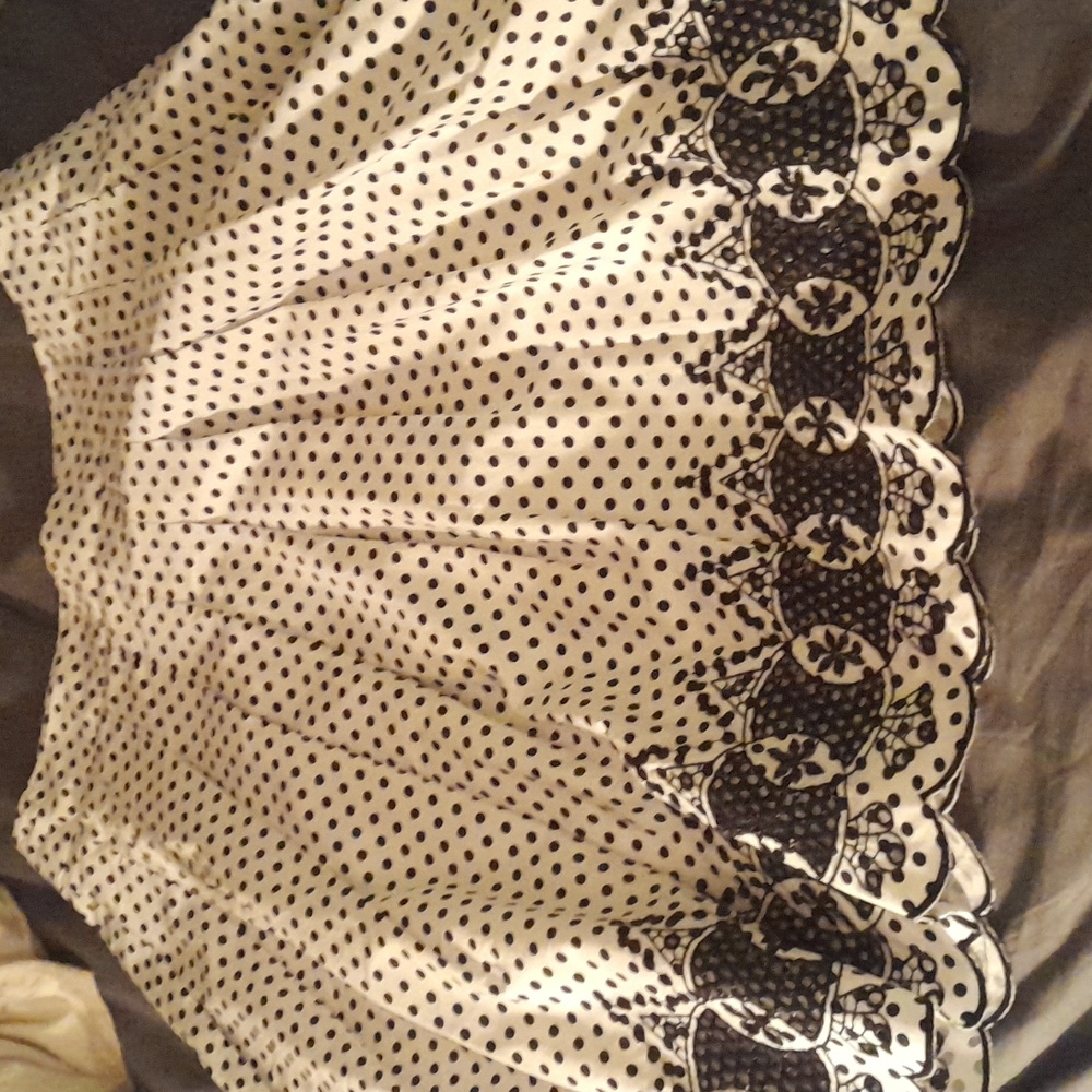 TALBOTS size 16 black and white skirt